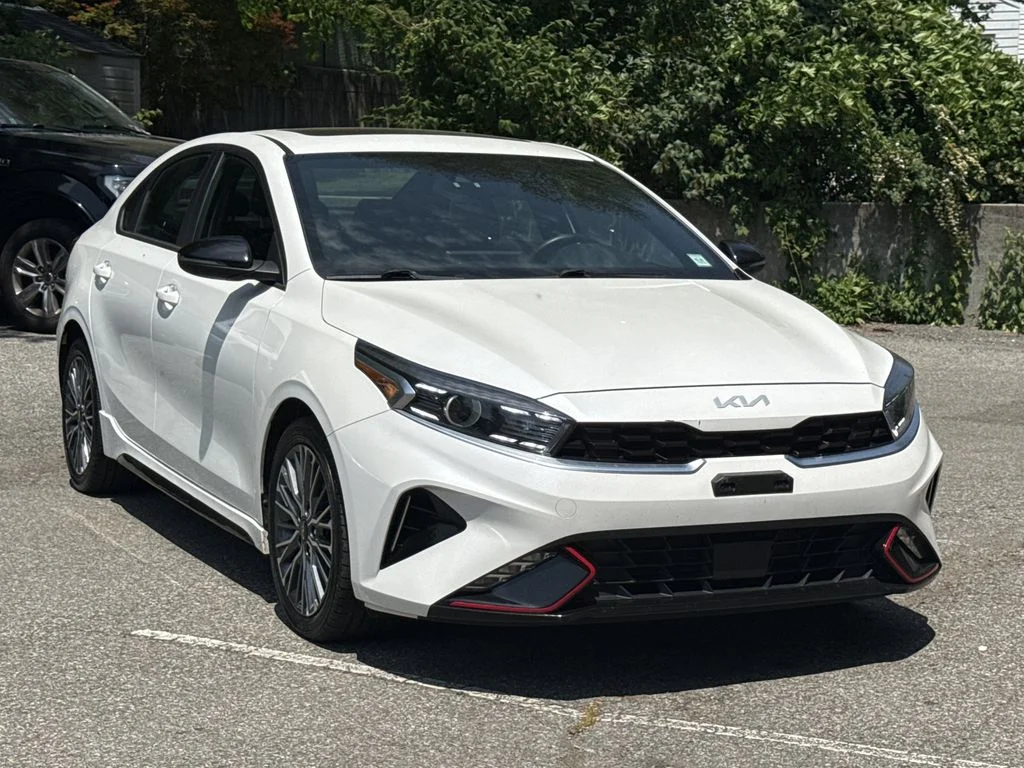 Used 2022 Snow White Pearl Kia GT-Line image 1