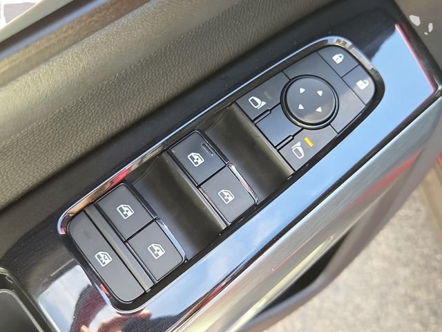 Used 2023 Scarlet Nissan SL image 22