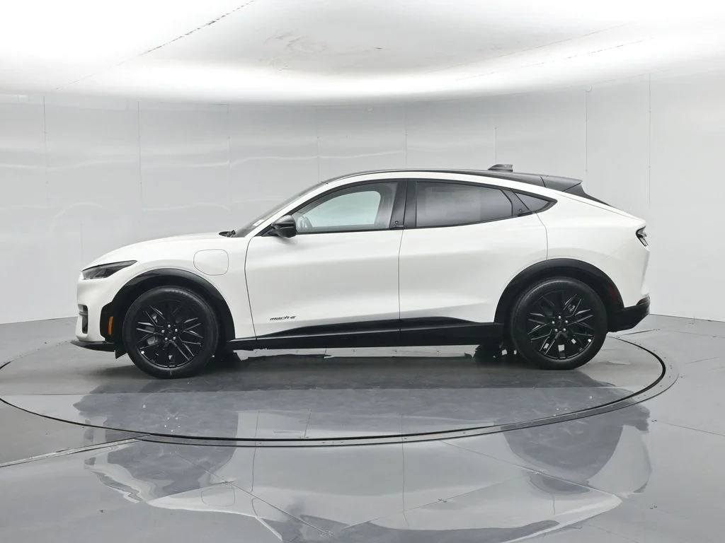 New 2026 Star White Metallic Tri-coat Ford Premium image 28