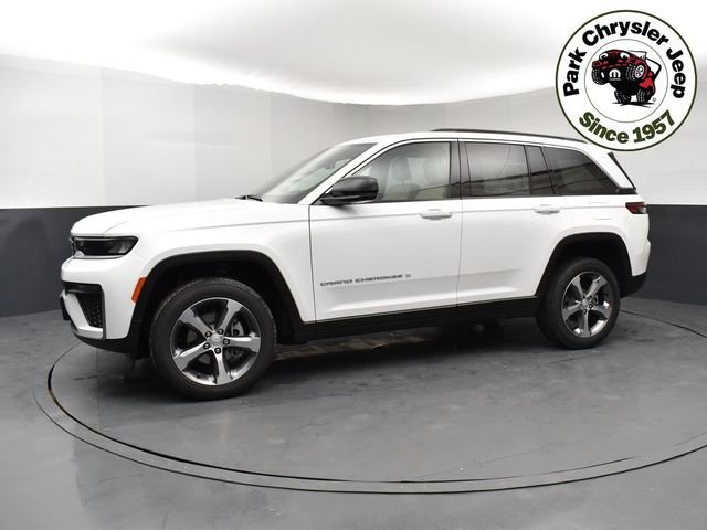 New 2026 Bright White Clear-Coat Exterior Paint Jeep Limited image 3