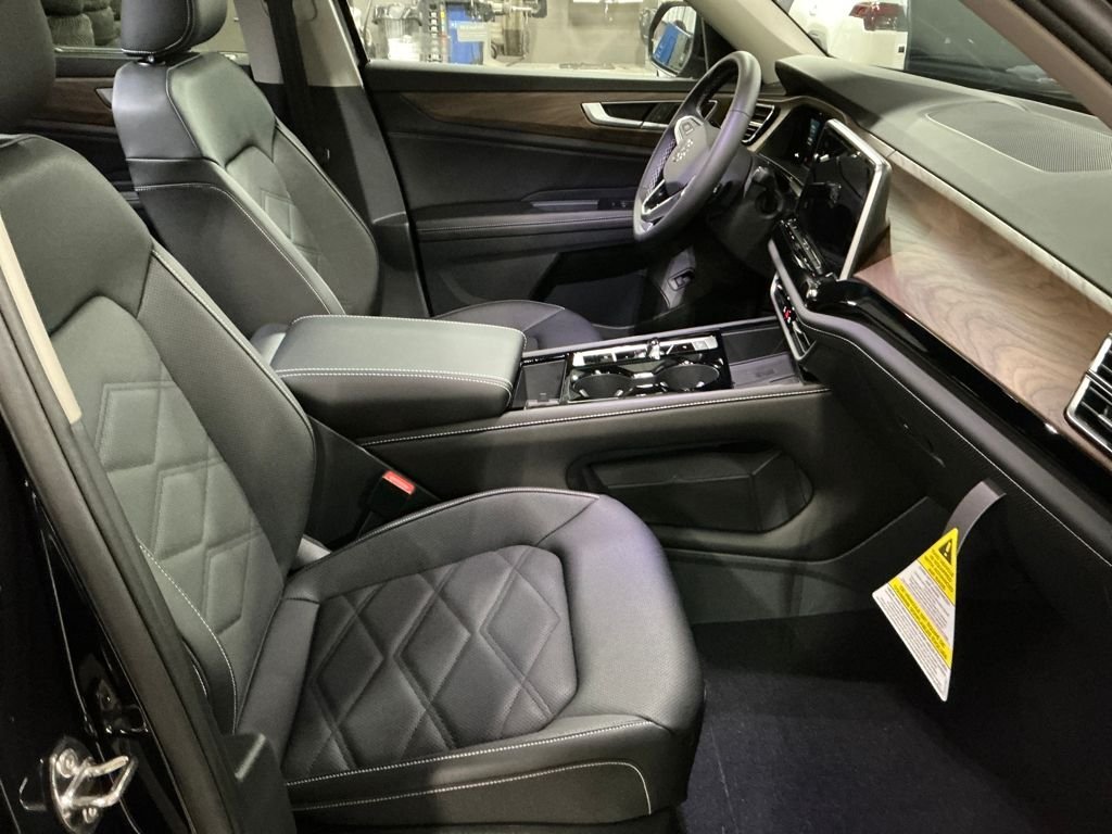 New 2026 Black Volkswagen 2.0T SE w/Technology image 13