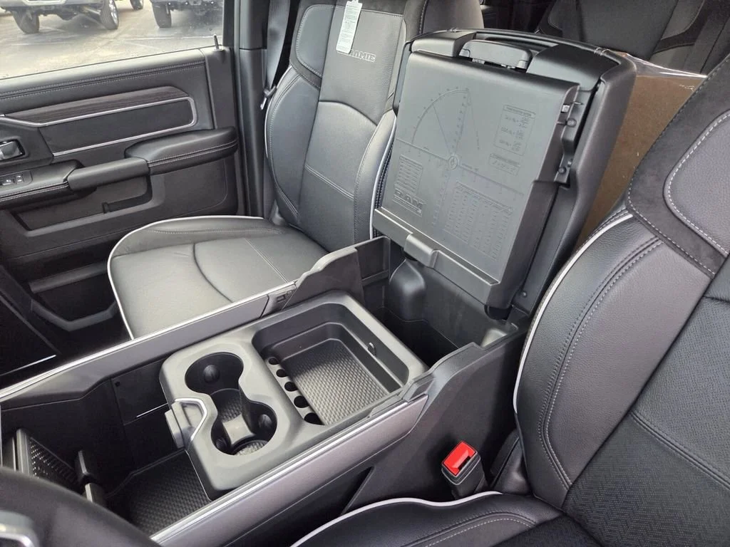 New 2026 Diamond Black Crystal Pearl-Coat Exterior Paint RAM Laramie image 16