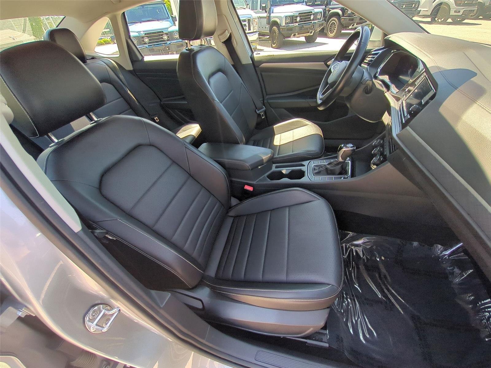 Used 2023  Volkswagen SE image 36