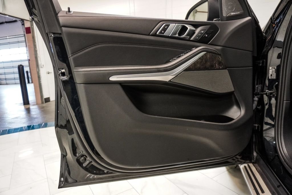 Used 2024 Black BMW xDrive40i image 23
