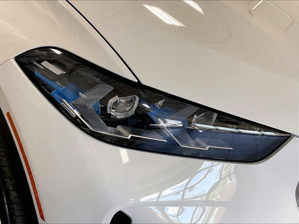Used 2025 White BMW xDrive40i image 32