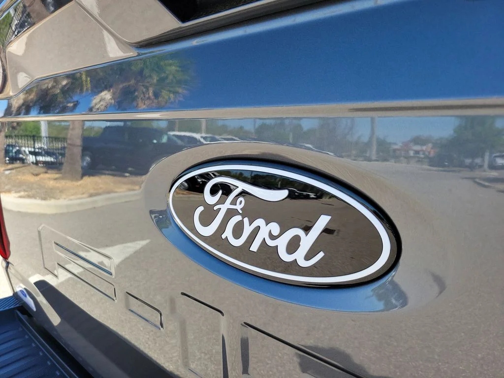 New 2026 Carbonized Gray Metallic Ford XLT image 8
