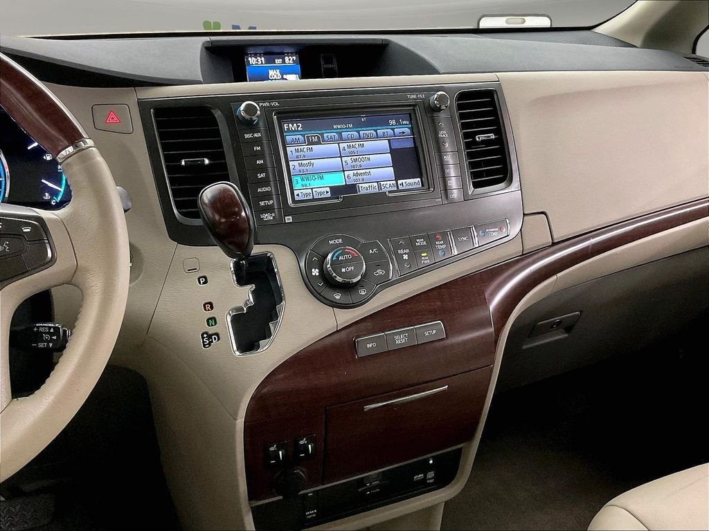 Used 2011 Green Toyota Limited image 9
