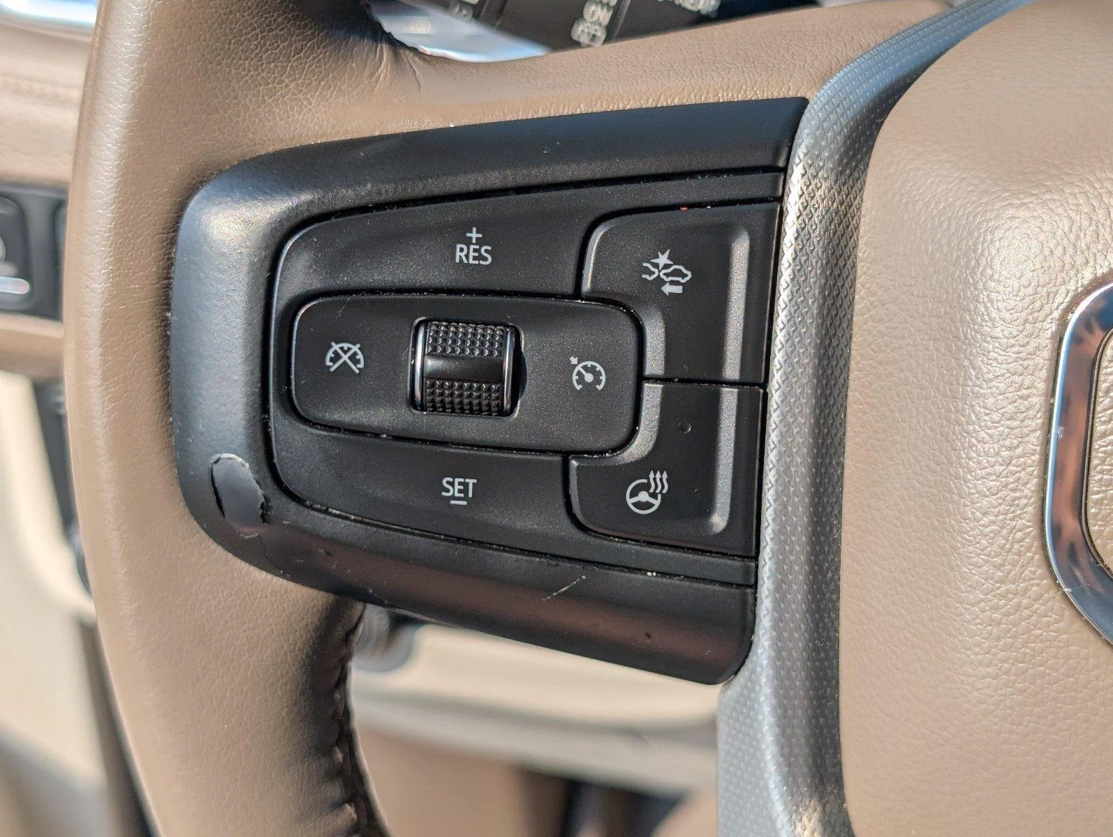 Used 2021 PEARL BEIGE METALLIC GMC Denali image 31