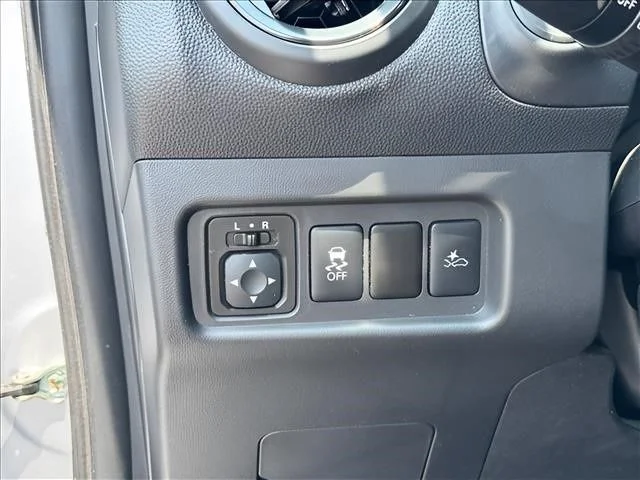 Used 2024  Mitsubishi ES image 21