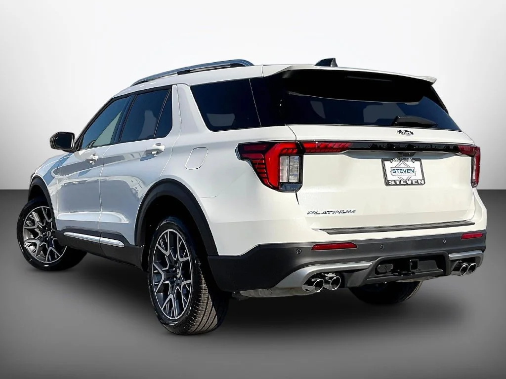 New 2027 Star White Metallic Tri-Coat Ford Platinum™ image 3