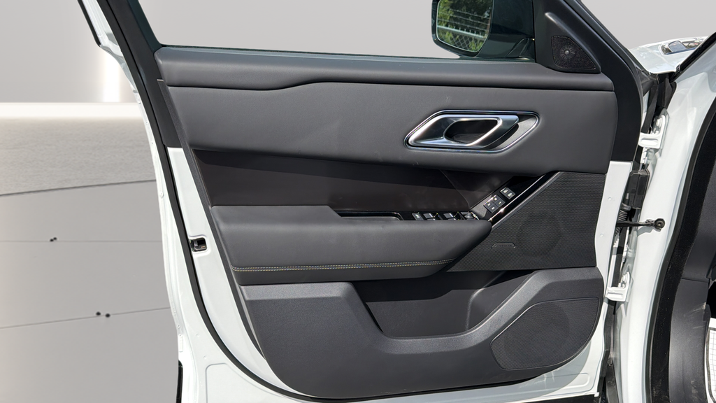 New 2026 Fuji White Land Rover  image 20