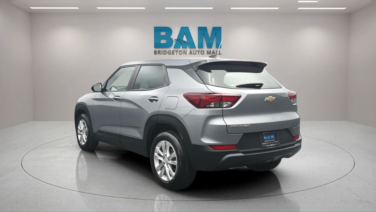 Used 2023 STERLING GRAY METALLIC Chevrolet LS image 4