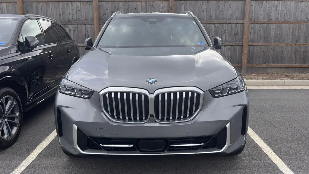 Used 2024 Skyscraper Gray Metallic BMW sDrive40i image 12
