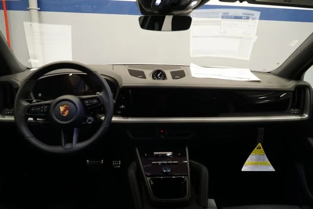 2026 Porsche Cayenne S - Photo 17