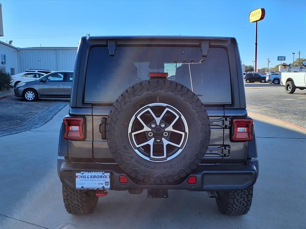 New 2026 Granite Crystal Metallic Clear-Coat Exterior Paint Jeep Rubicon image 6