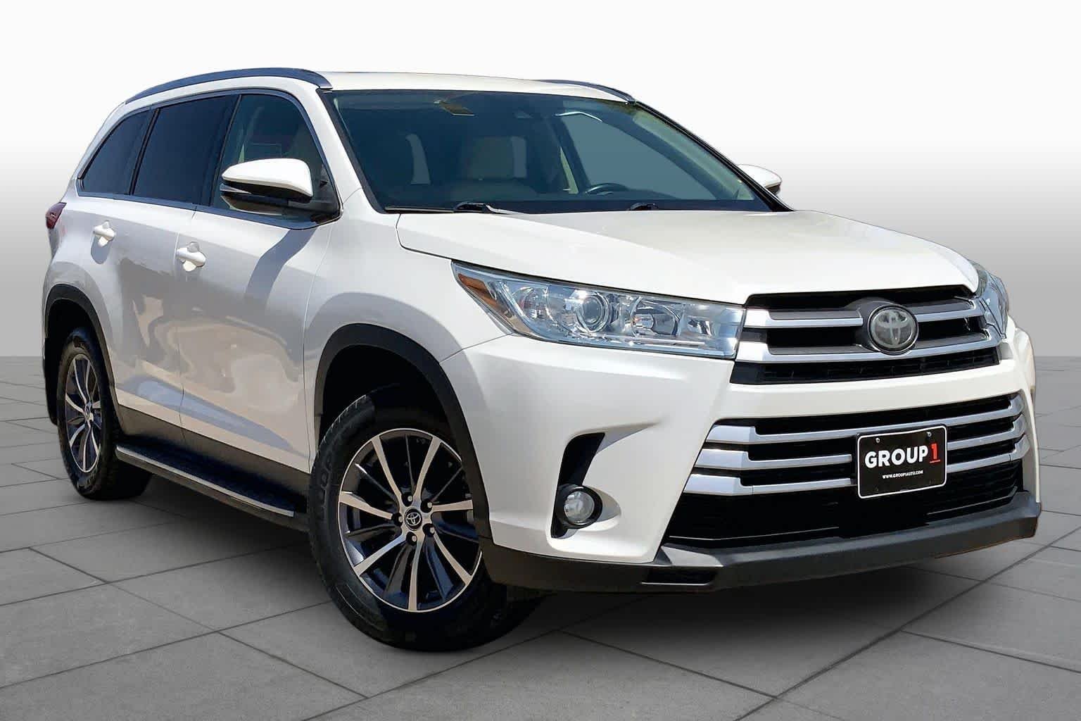 Used 2019 Blizzard Pearl Toyota XLE image 3