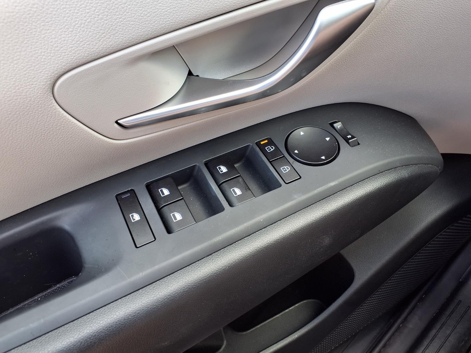 Certified Used 2025 Green Hyundai SE image 11