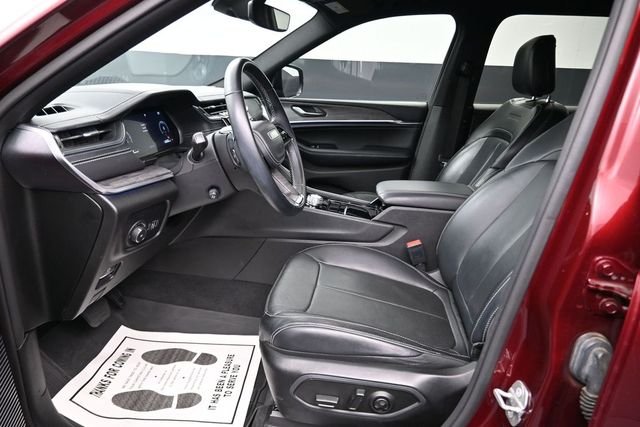 Used 2022 Velvet Jeep Overland image 11