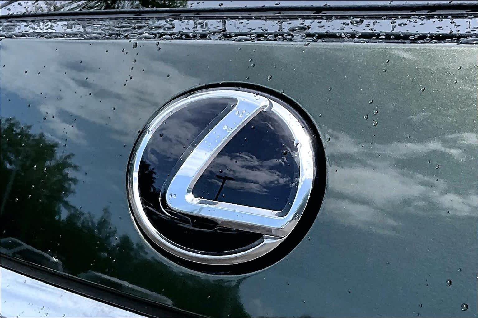 Used 2022 Nori Green Pearl Lexus  image 31