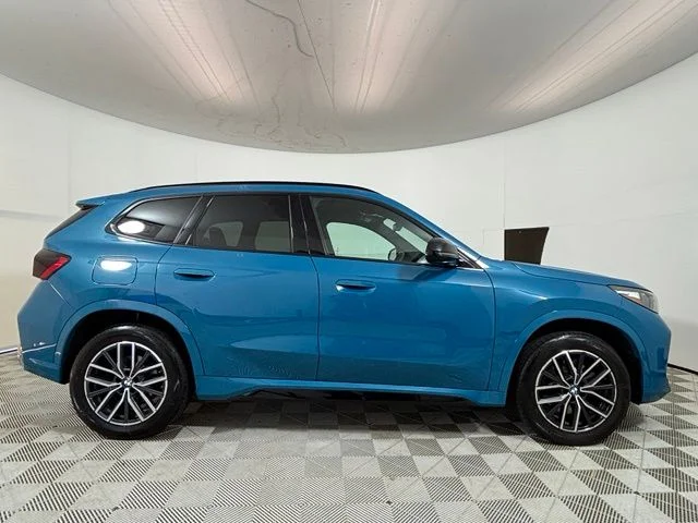 Used 2023 Blue Bay Lagoon Metallic BMW xDrive28i image 8