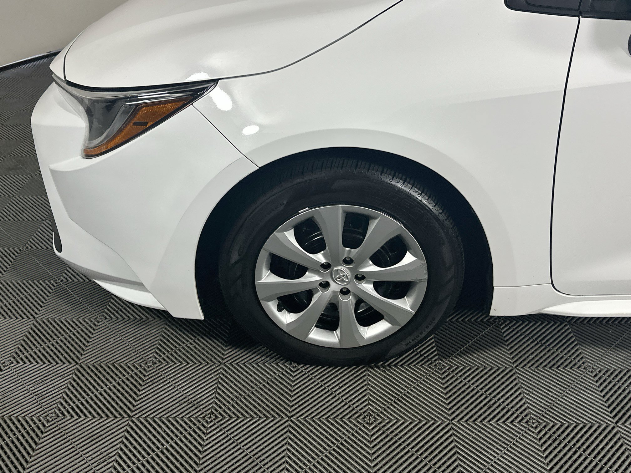 Used 2024 Ice Toyota LE image 11