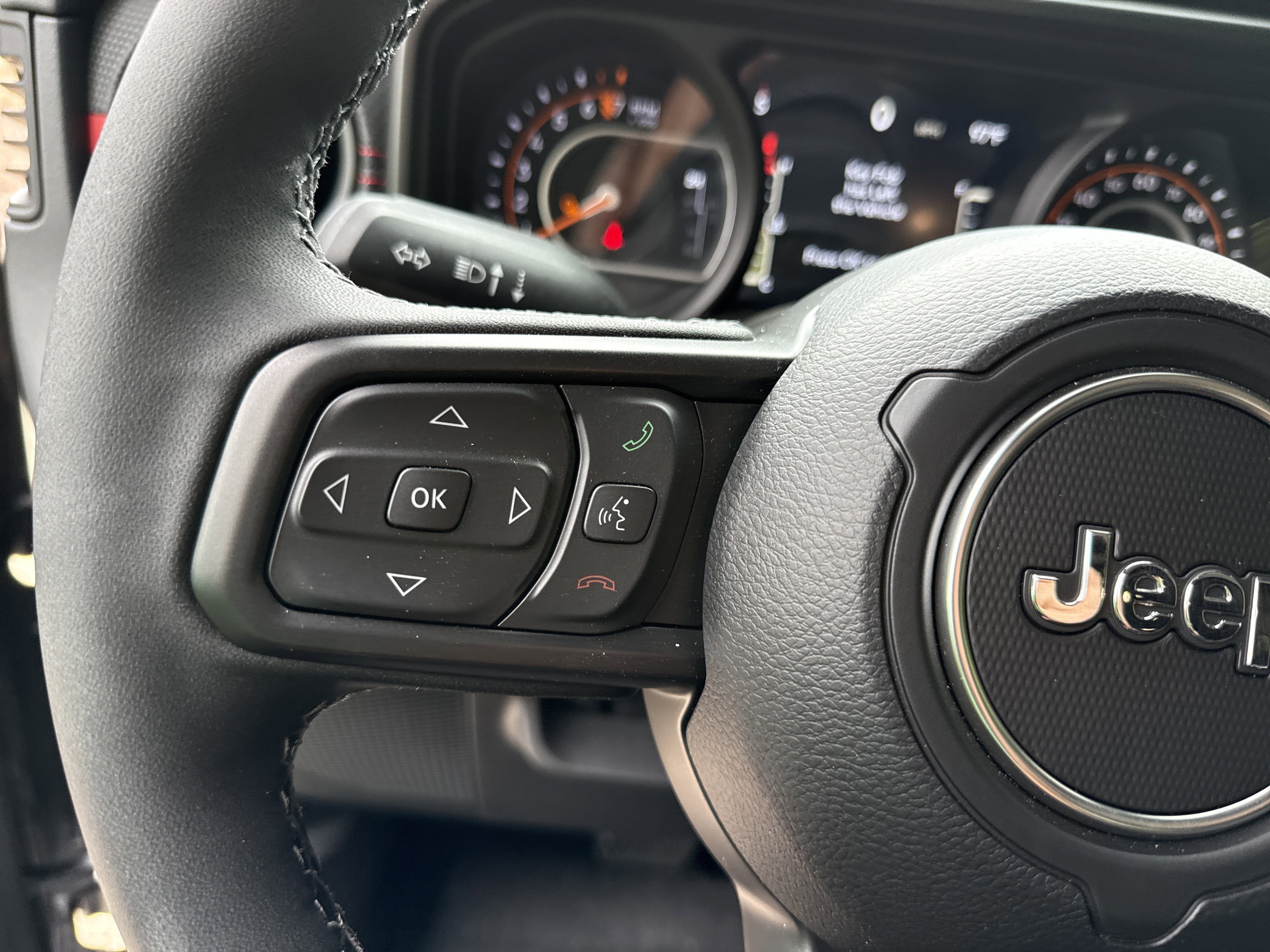 New 2026 Granite Crystal Metallic Clearcoat Jeep Rubicon X image 32