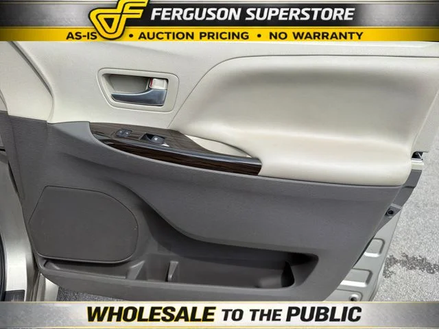 Used 2016  Toyota XLE image 23