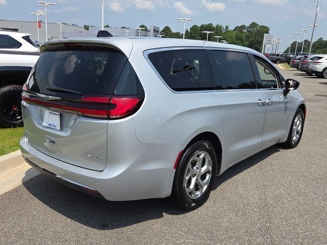 Used 2024 Silver Chrysler Limited image 12