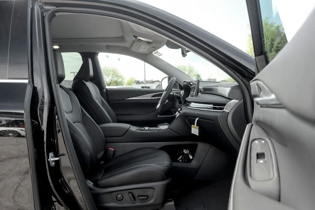New 2027 MINERAL BLACK INFINITI Luxe AWD image 23