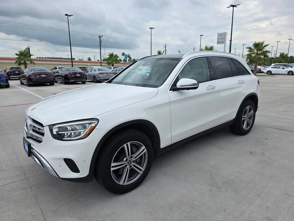 Used 2022 White Mercedes-Benz GLC 300 image 3