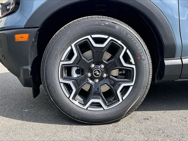 New 2026 Azure Gray Metallic Tri-Coat Ford Outer Banks image 13