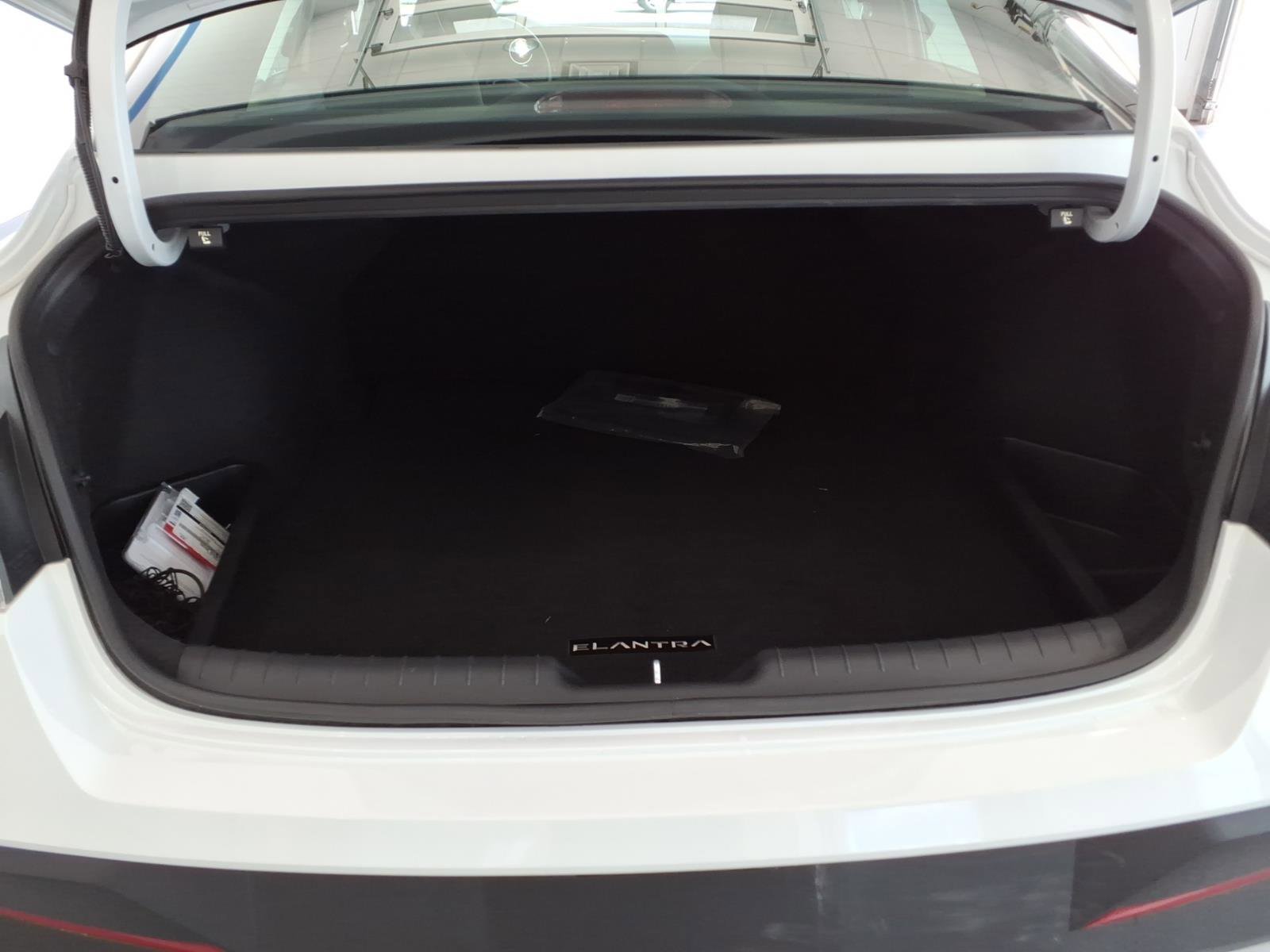 2025 Hyundai Elantra Blue - Photo 18