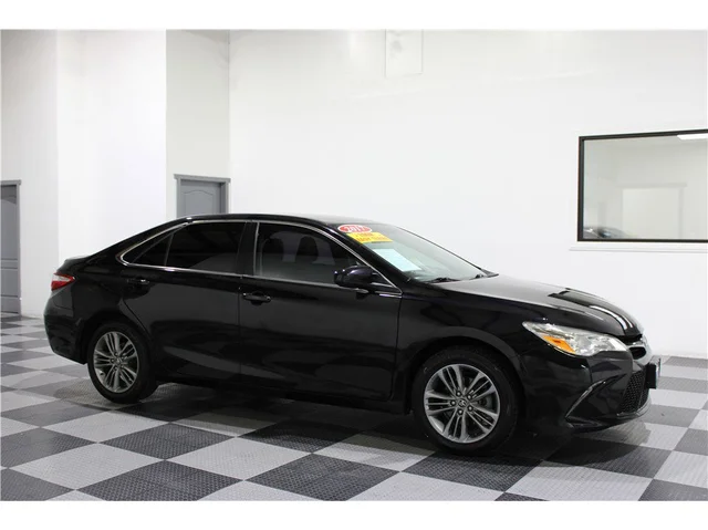 2017 Toyota Camry SE Sedan 4D