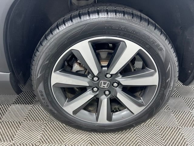 Used 2023 White Honda Touring image 10