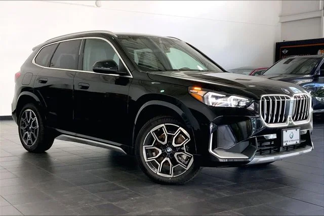 New 2026 Black Sapphire Metallic BMW xDrive28i image 2