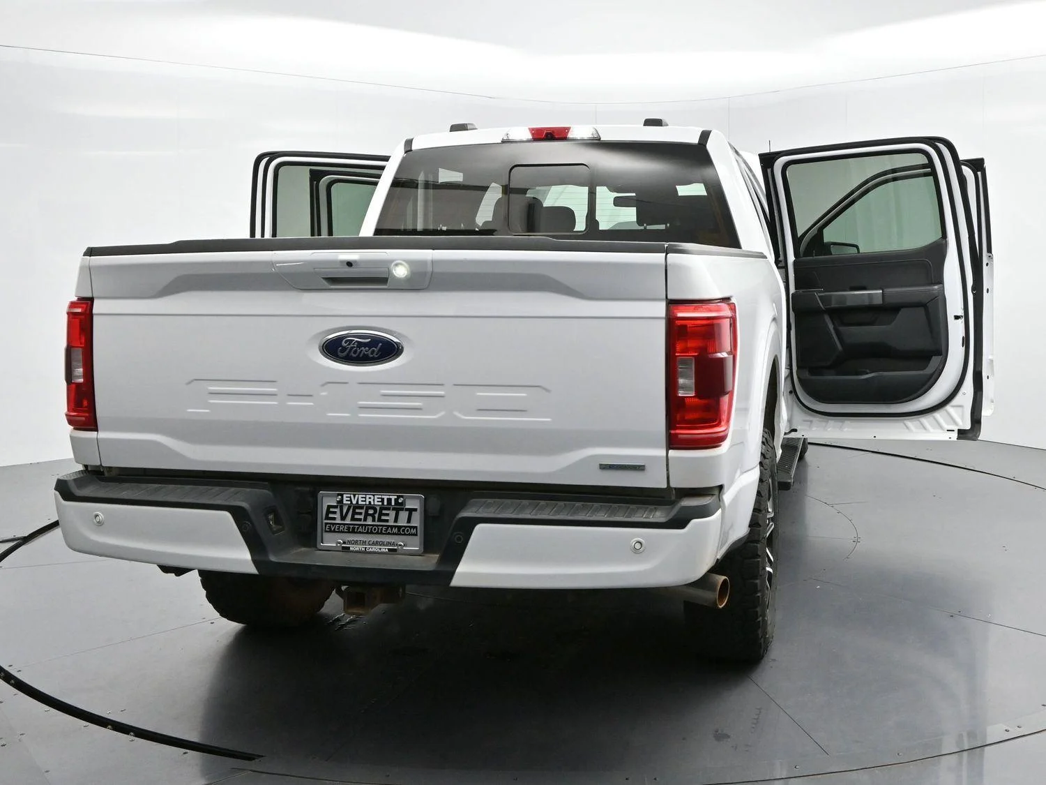 Used 2022 Oxford White Ford XL image 41