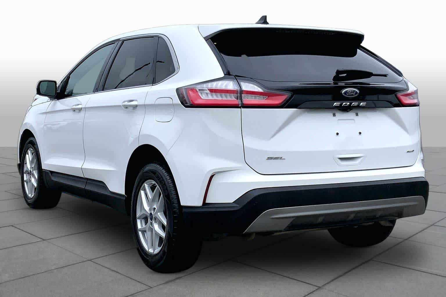 Used 2022 Oxford White Ford SEL image 12