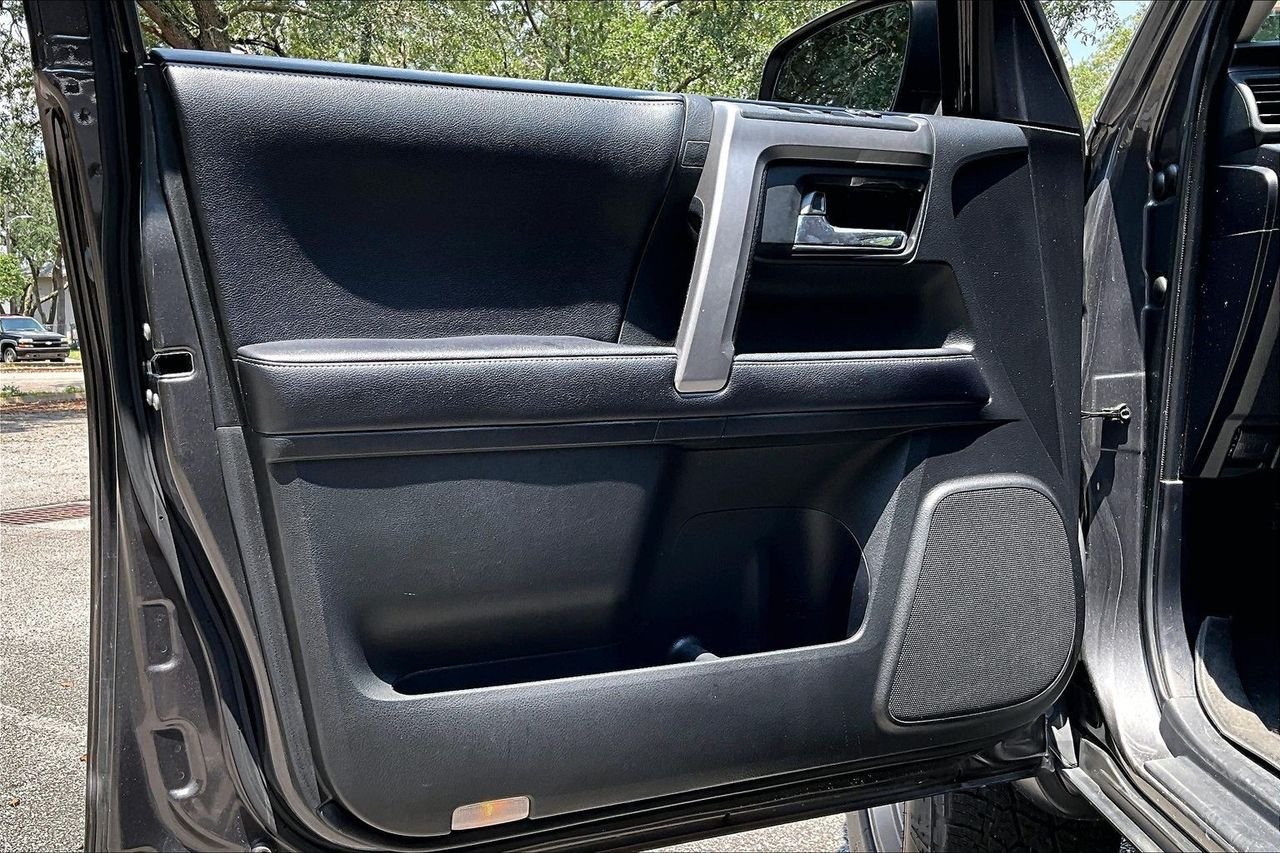 Used 2018 Gray Toyota SR5 image 17