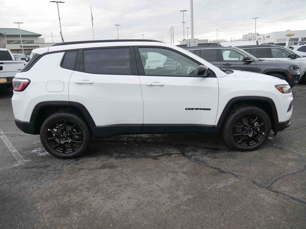 New 2026 White Jeep Latitude image 20