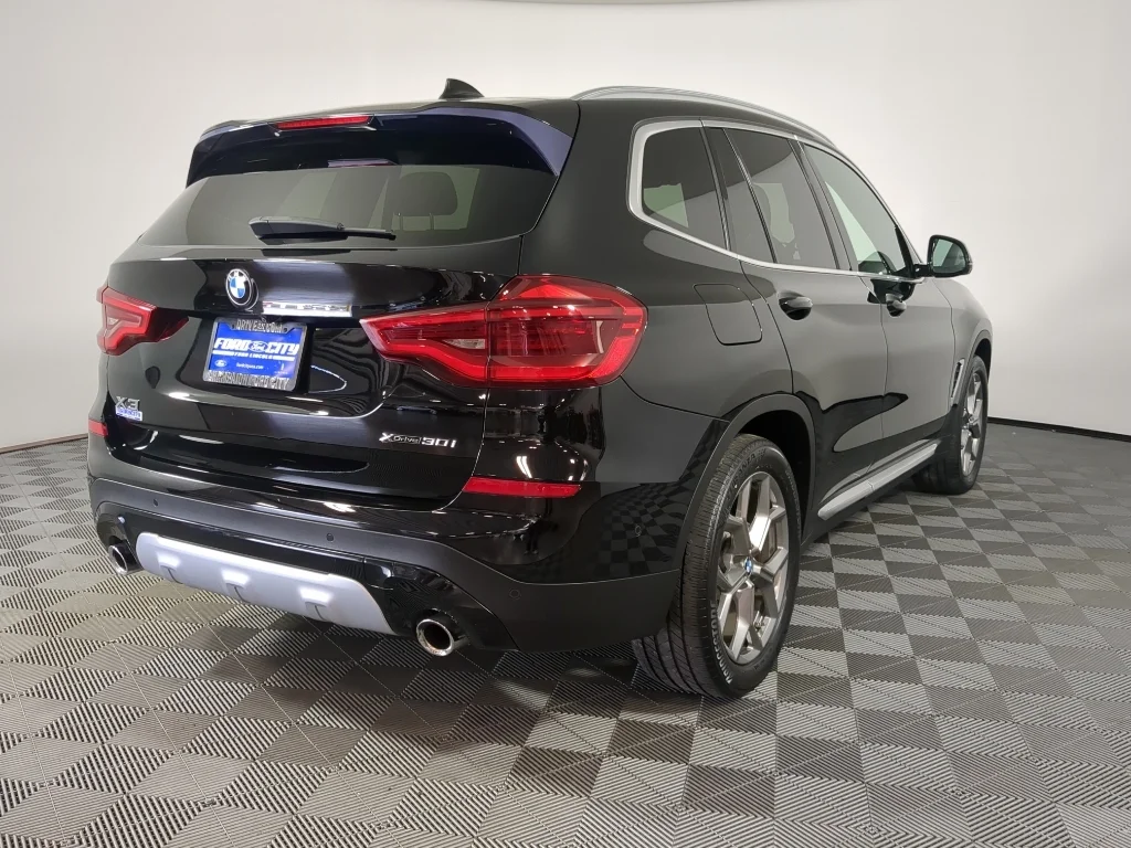Used 2020 Black BMW xDrive30i image 9