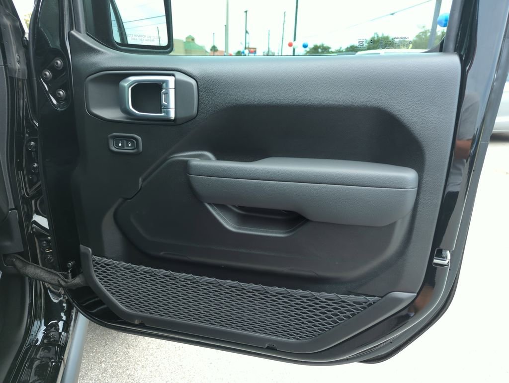 New 2026 Black Clear-Coat Exterior Paint Jeep Rubicon image 31