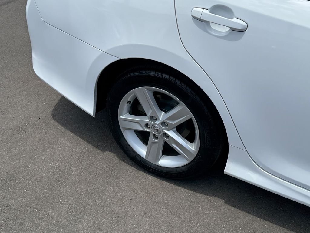 Used 2014 White Toyota SE image 27