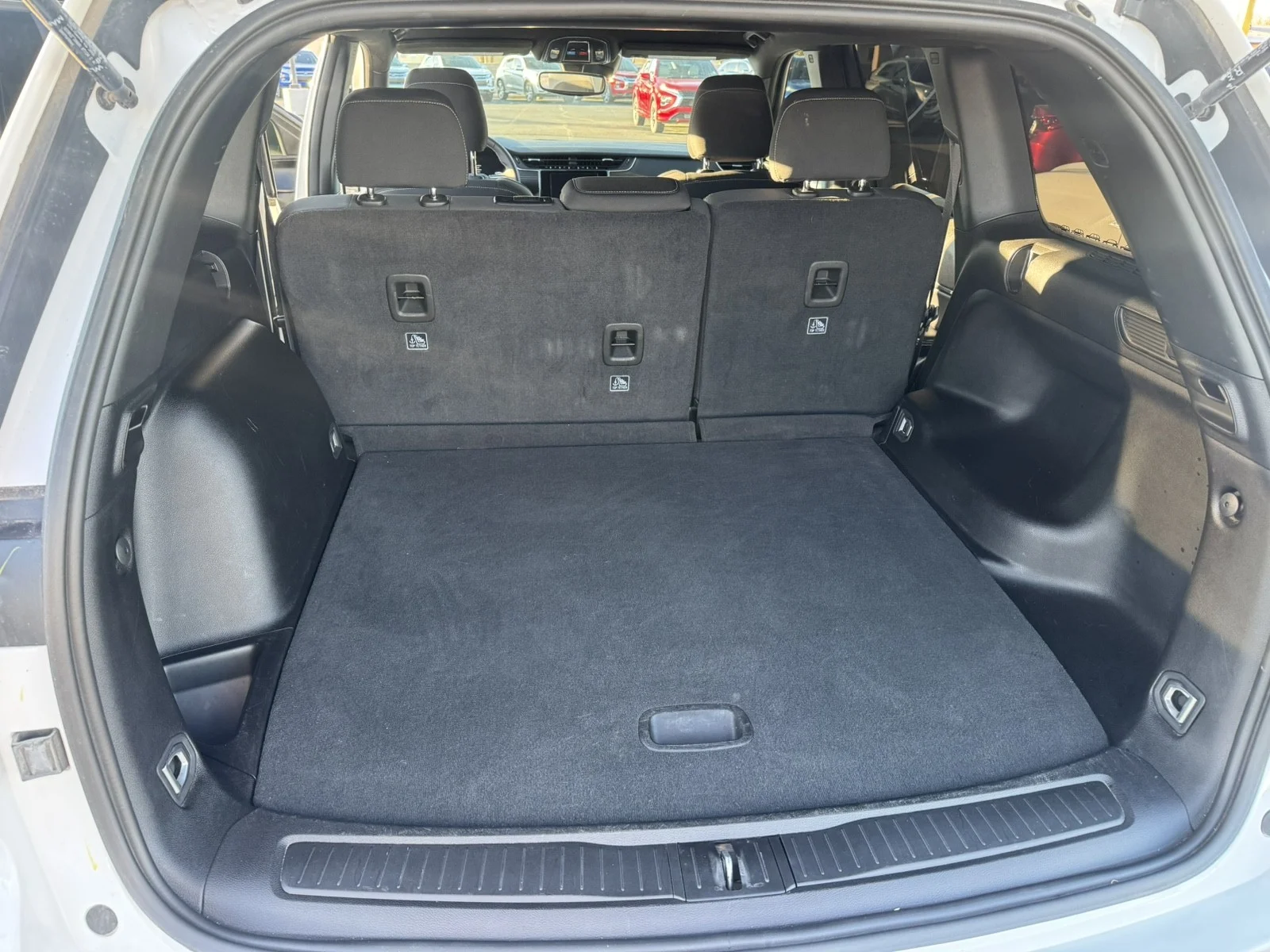 Used 2024  Jeep Laredo image 28