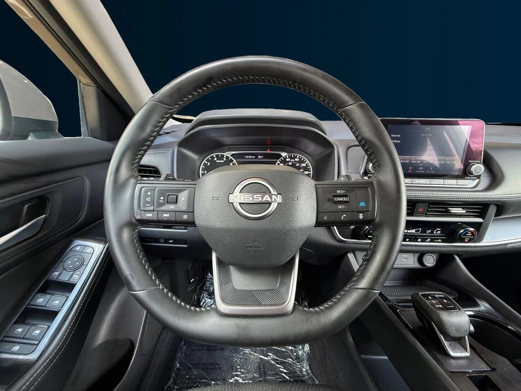 Used 2025 Beige/tan Nissan SV image 13