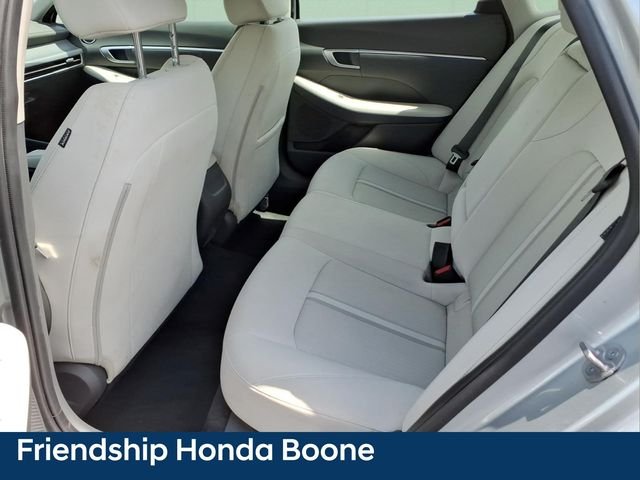 Used 2024 Silver Hyundai SEL image 17