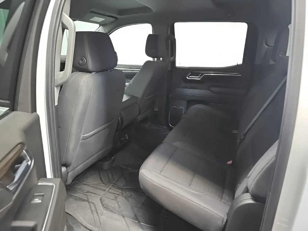 Used 2022 White Chevrolet LT image 30