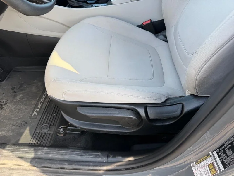 Certified Used 2025 Hampton Gray Hyundai SE image 19
