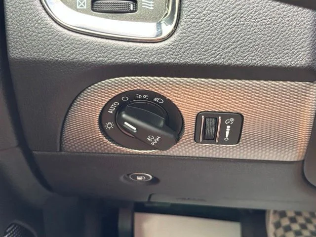 Used 2018 Red Dodge R/T image 34