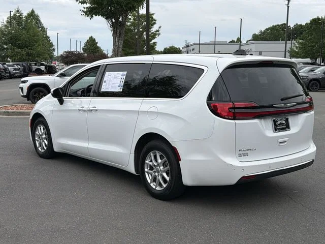 Used 2023 White Chrysler Touring L image 11