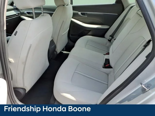 Used 2024 Silver Hyundai SEL image 17